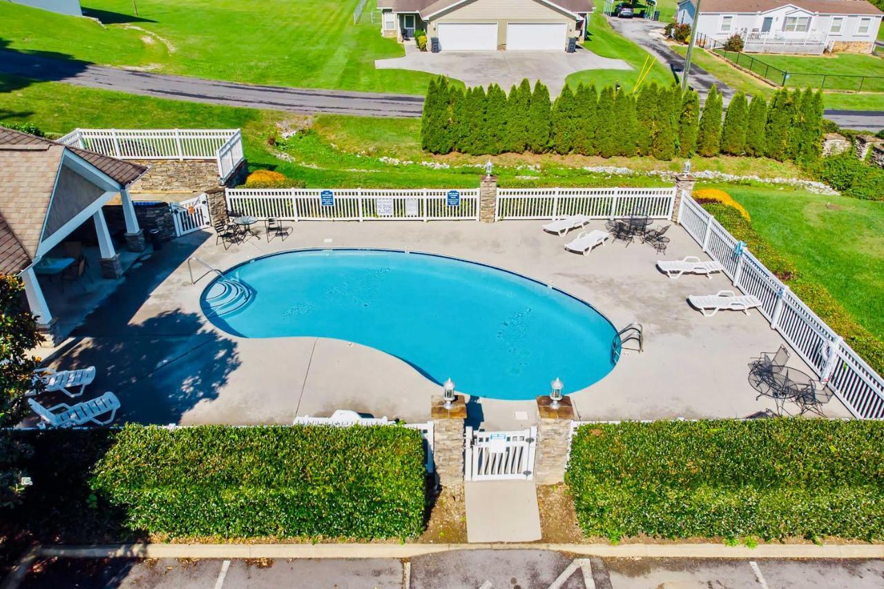 Home With Community Pool - 2 Miles To The Island! ピジョンフォージ エクステリア 写真