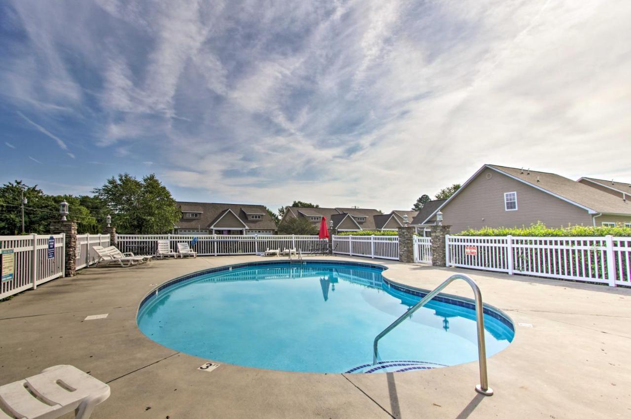 Home With Community Pool - 2 Miles To The Island! ピジョンフォージ エクステリア 写真